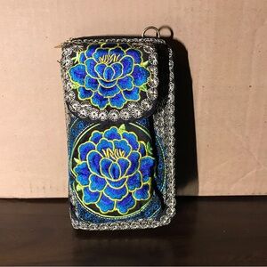 Womens Blue Floral Zipper Wallet